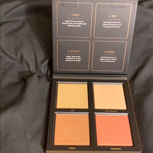 Huda Beauty Palette - Picture 3 of 5